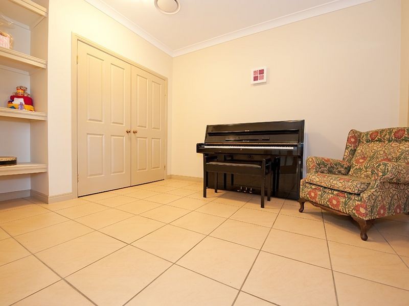 25 Chesterfield Drive, Murrumba Downs QLD 4503