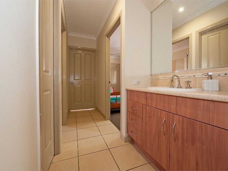 25 Chesterfield Drive, Murrumba Downs QLD 4503