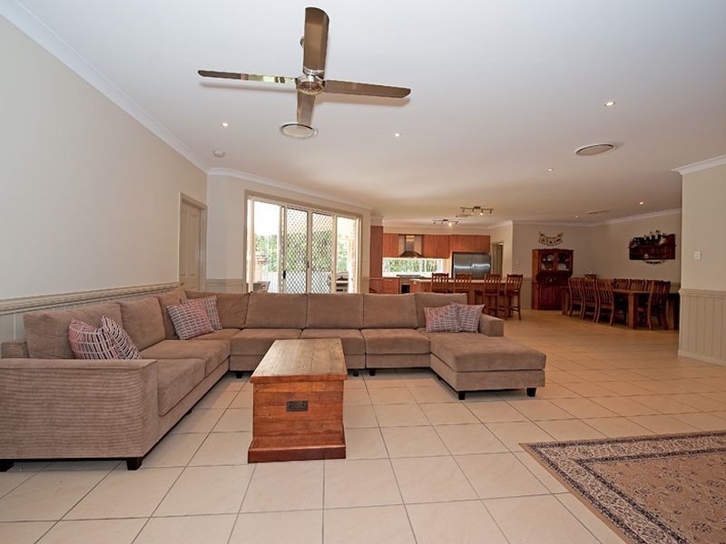 25 Chesterfield Drive, Murrumba Downs QLD 4503