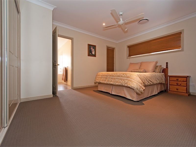 25 Chesterfield Drive, Murrumba Downs QLD 4503