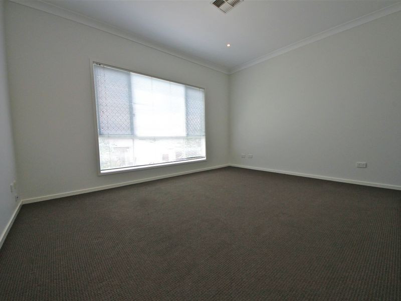 18 Elkington Cct, North Lakes QLD 4509