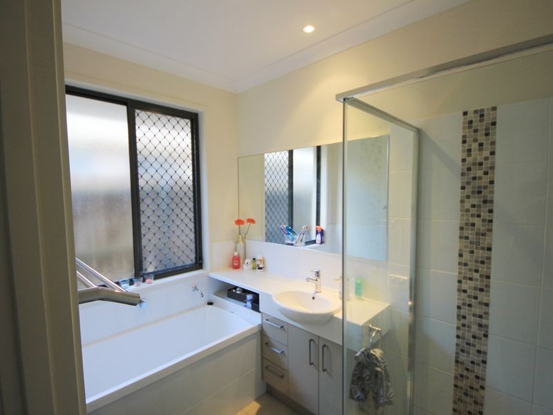 22 Williams Crescent, North Lakes QLD 4509