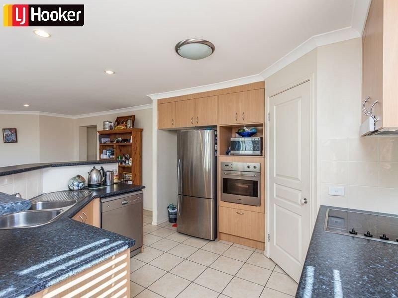 15 Dotterel Crescent, North Lakes QLD 4509
