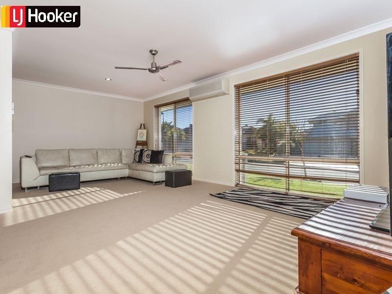 15 Dotterel Crescent, North Lakes QLD 4509