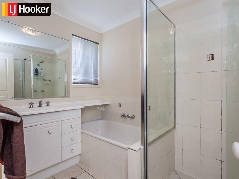 15 Dotterel Crescent, North Lakes QLD 4509