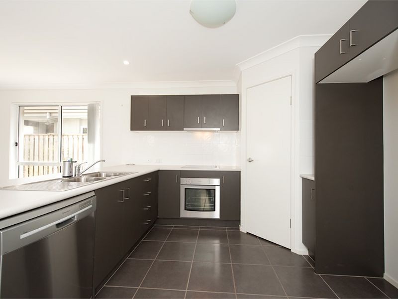 21 Riviera Crescent, North Lakes QLD 4509