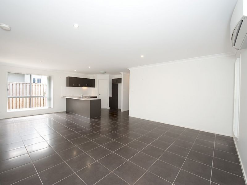 21 Riviera Crescent, North Lakes QLD 4509