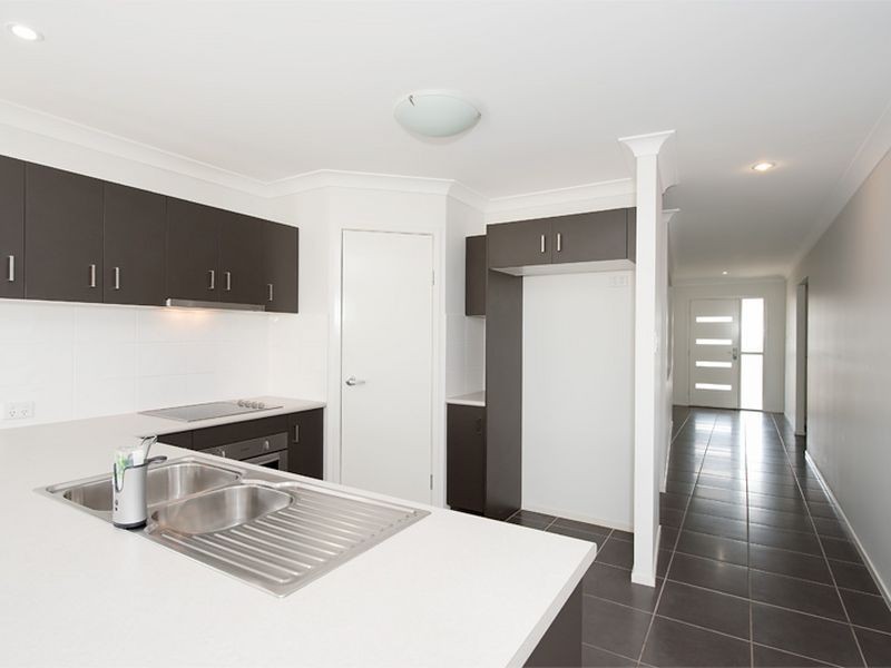 21 Riviera Crescent, North Lakes QLD 4509