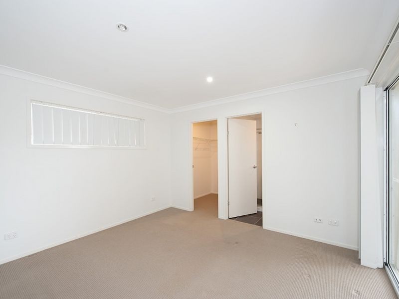 21 Riviera Crescent, North Lakes QLD 4509