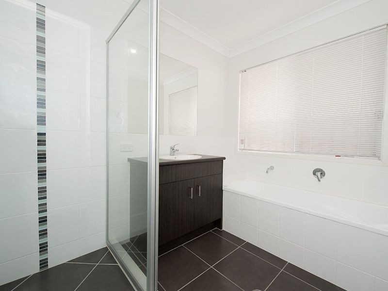 21 Riviera Crescent, North Lakes QLD 4509