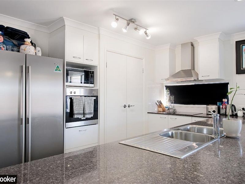 20 Nullarbor Cct, North Lakes QLD 4509