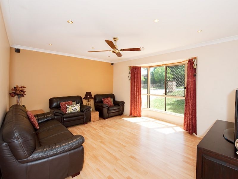 19 Chilton Crescent, North Lakes QLD 4509