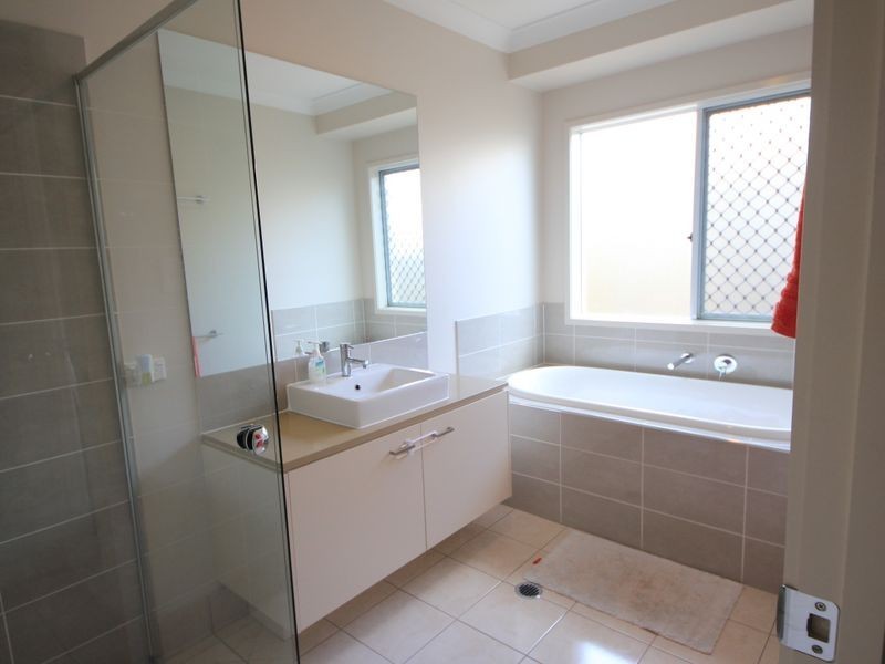 28 Williams Crescent, North Lakes QLD 4509
