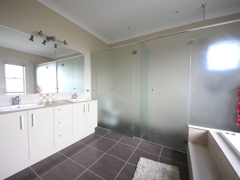9 First Street, North Lakes QLD 4509