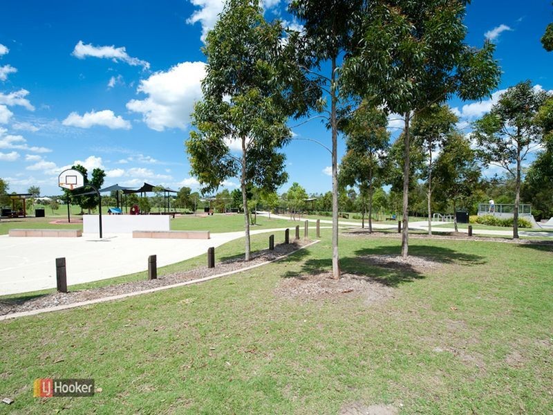 76 Sears Parade, North Lakes QLD 4509