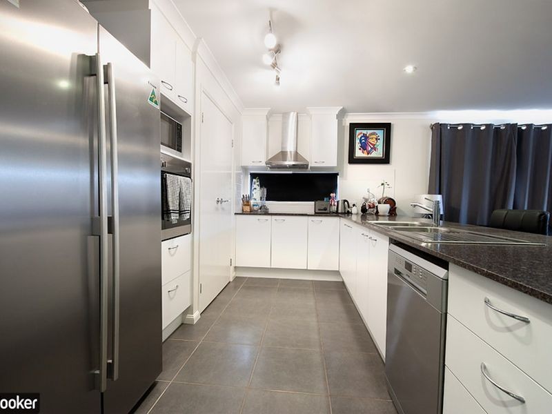 20 Nullarbor Cct, North Lakes QLD 4509
