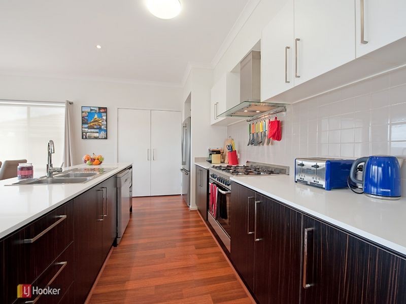 77 Sears Parade, North Lakes QLD 4509