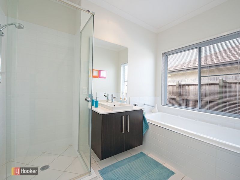 77 Sears Parade, North Lakes QLD 4509