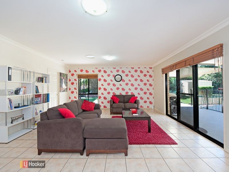 4 Chilton Crescent, North Lakes QLD 4509