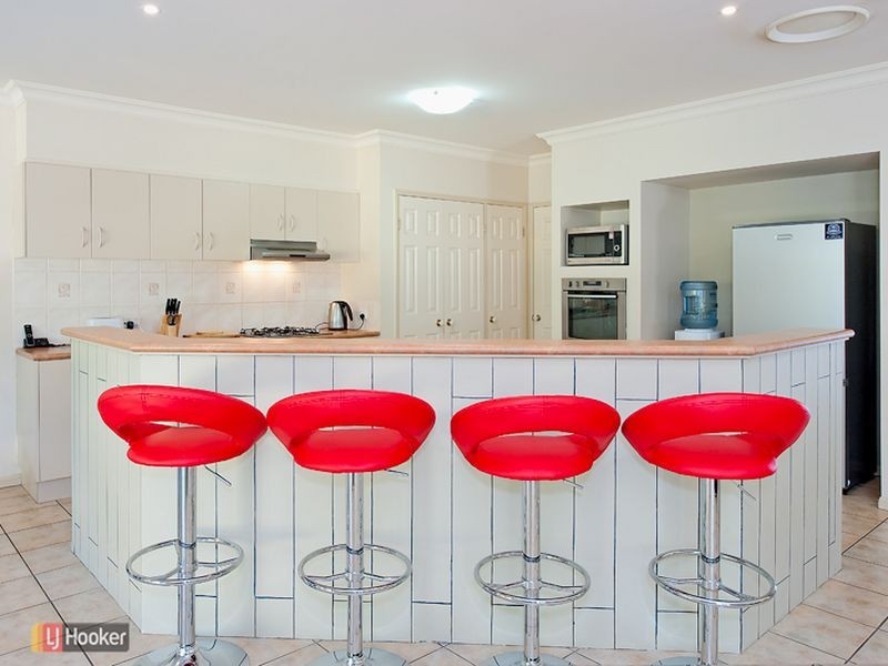 4 Chilton Crescent, North Lakes QLD 4509