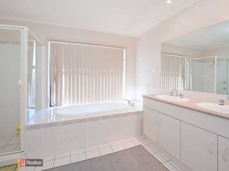 4 Chilton Crescent, North Lakes QLD 4509