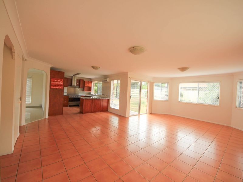 10 Southerden Drive, North Lakes QLD 4509