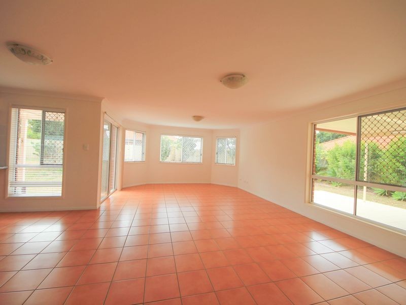 10 Southerden Drive, North Lakes QLD 4509