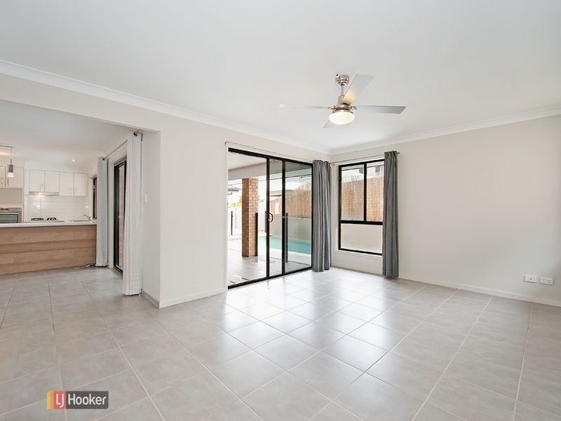 27 Sears Parade, North Lakes QLD 4509