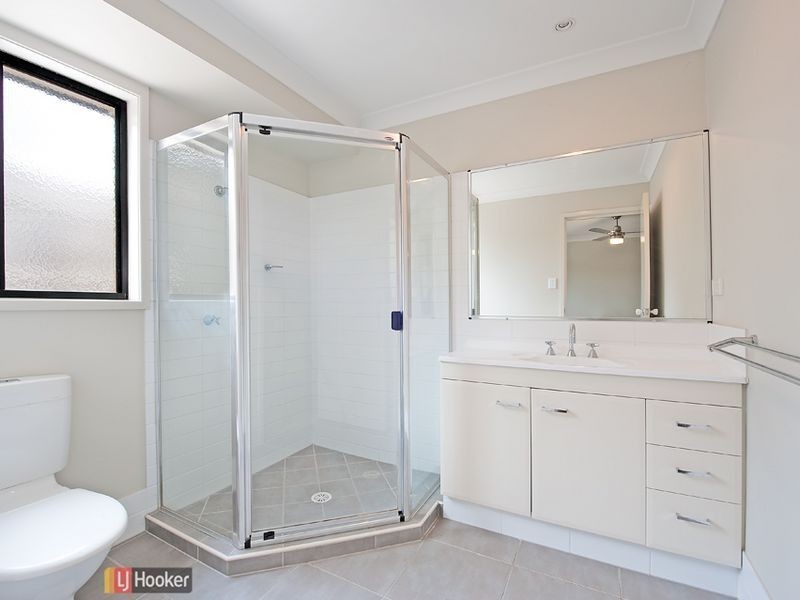 27 Sears Parade, North Lakes QLD 4509