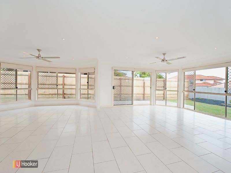 39 Southerden Drive, North Lakes QLD 4509