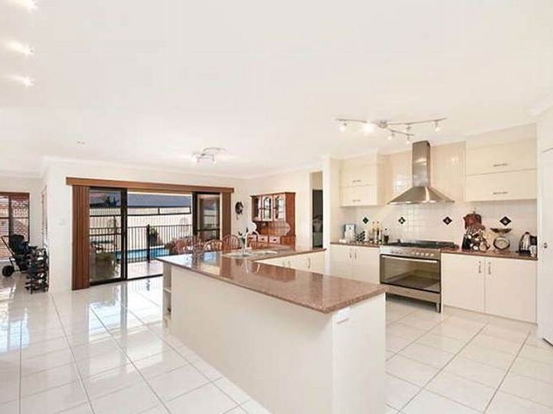 2 Kalbarri Court, North Lakes QLD 4509