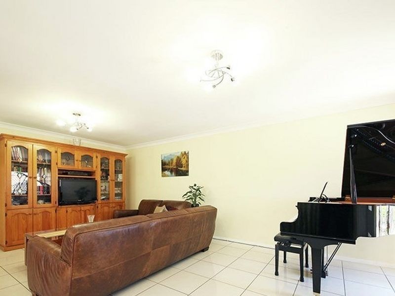 1/4 Olivine Court, Rothwell QLD 4022