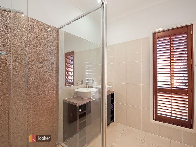 102 Nicklaus Parade, North Lakes QLD 4509