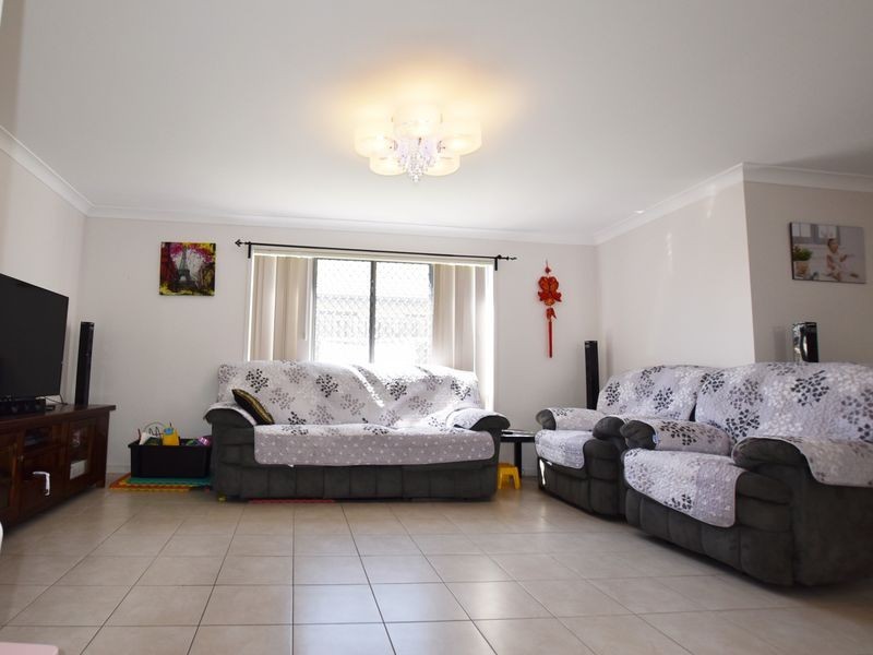 8 Melville Parade, North Lakes QLD 4509