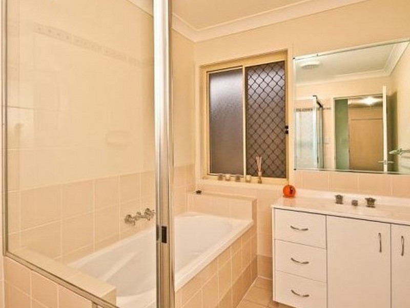 8 Aretha Lane, Narangba QLD 4504