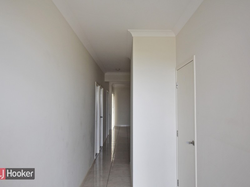 33 Manhattan Crescent, North Lakes QLD 4509