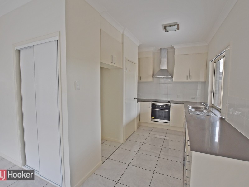 33 Manhattan Crescent, North Lakes QLD 4509