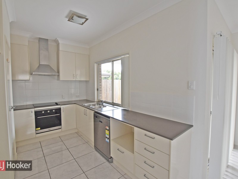 33 Manhattan Crescent, North Lakes QLD 4509
