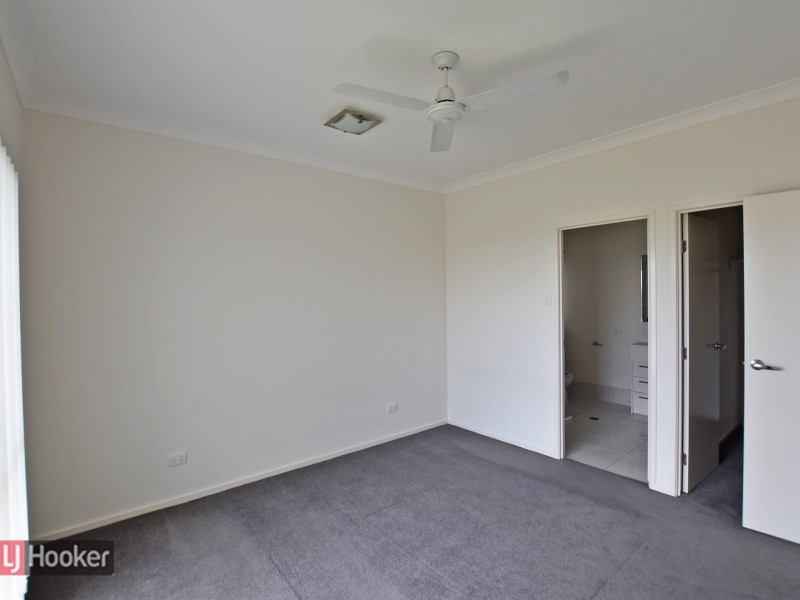 33 Manhattan Crescent, North Lakes QLD 4509
