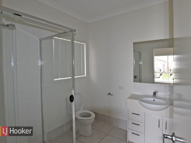 33 Manhattan Crescent, North Lakes QLD 4509