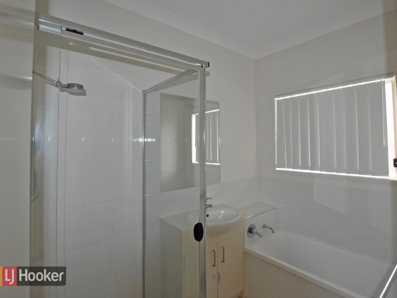 33 Manhattan Crescent, North Lakes QLD 4509