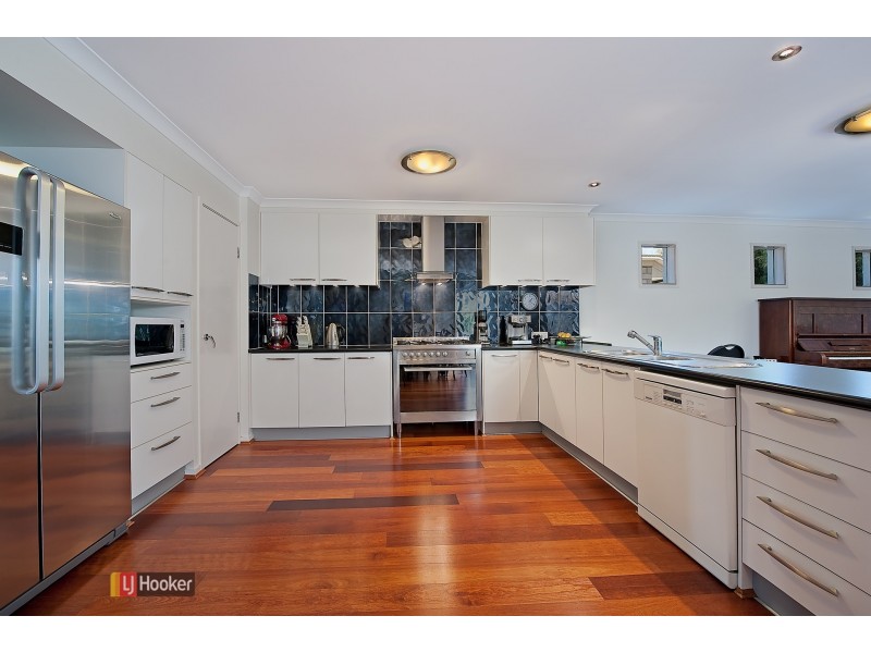 8 Satinash Court, North Lakes QLD 4509