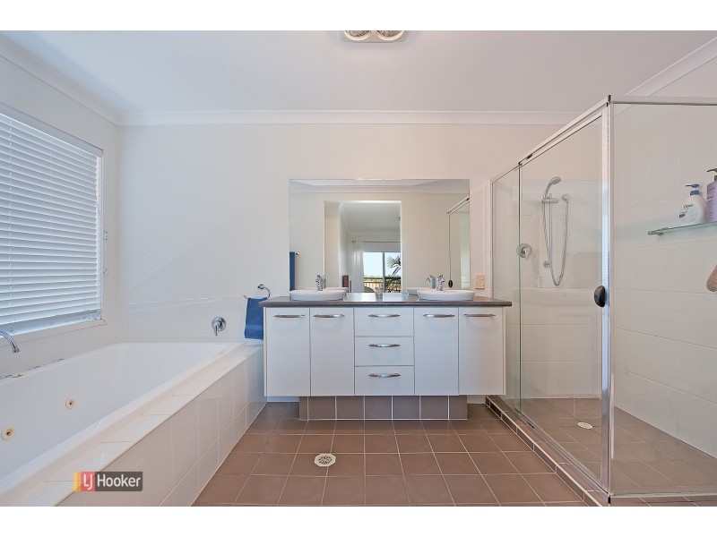 8 Satinash Court, North Lakes QLD 4509