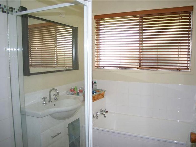 37 Melinda Court, Kallangur QLD 4503