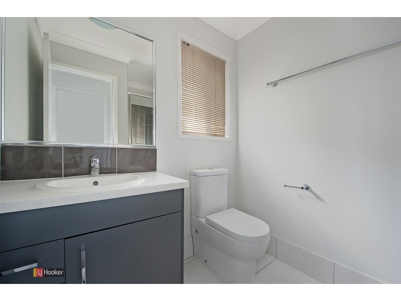 1 Dickson Crescent, North Lakes QLD 4509