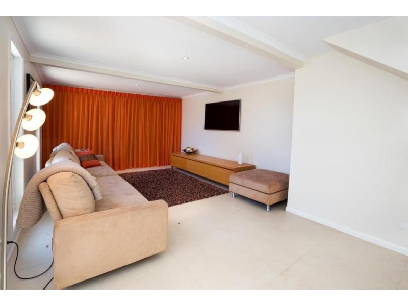 595 Oxley Ave, Scarborough QLD 4020