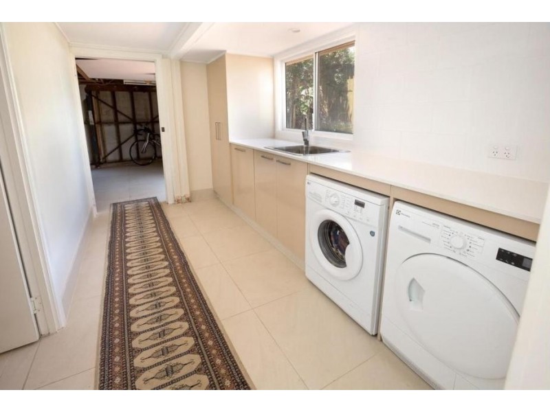 595 Oxley Ave, Scarborough QLD 4020