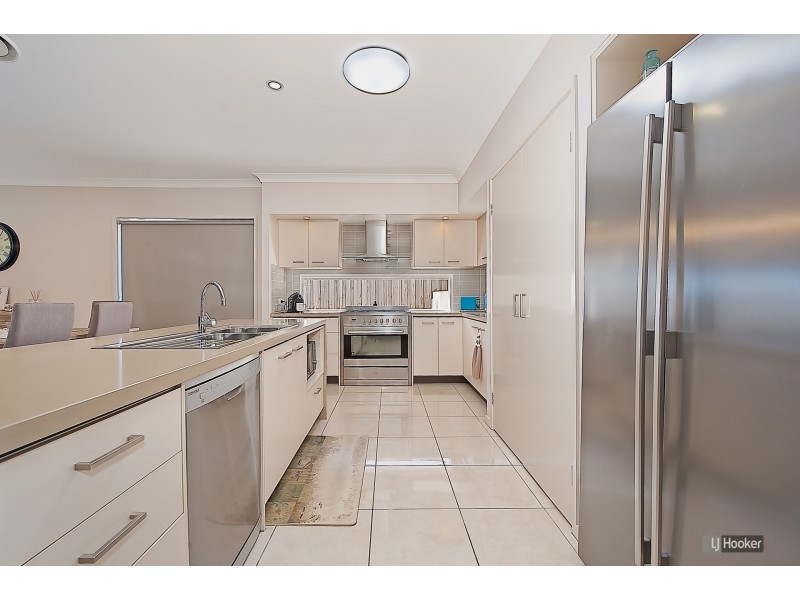 28 Williams Crescent, North Lakes QLD 4509