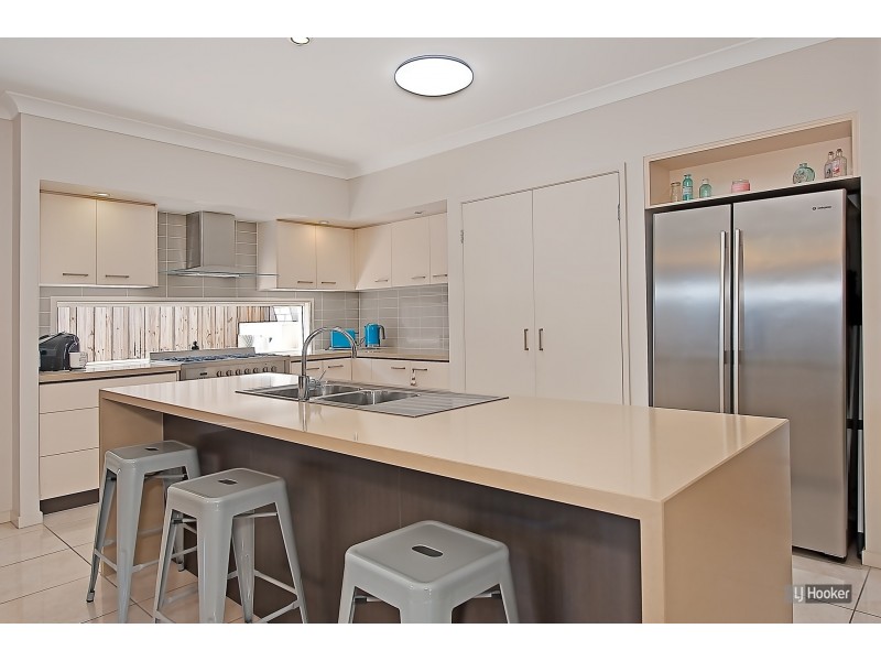 28 Williams Crescent, North Lakes QLD 4509