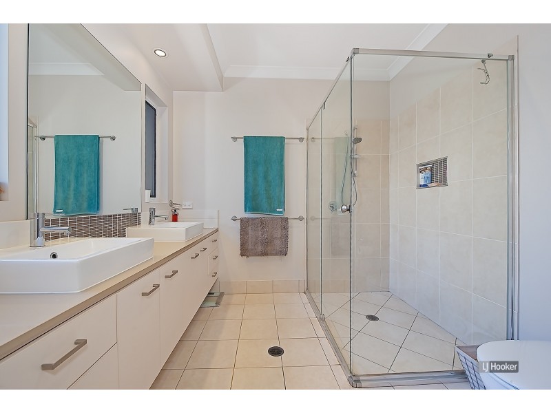 28 Williams Crescent, North Lakes QLD 4509